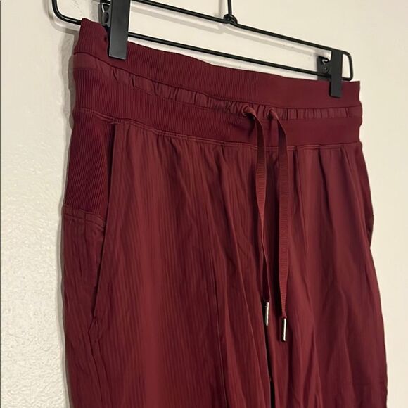 lululemon athletica‎ Burgundy dance studio pants size 4 - Picture 3 of 7